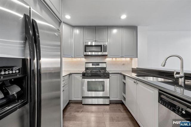 417 Ellery Court, Edgewater, NJ 07020