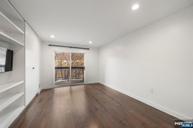 417 Ellery Court, Edgewater, NJ 07020