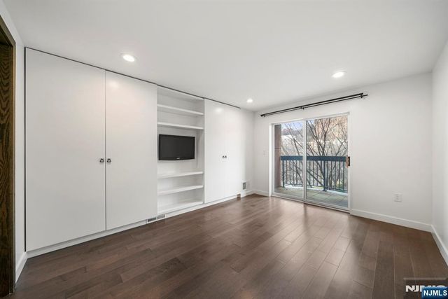 417 Ellery Court, Edgewater, NJ 07020