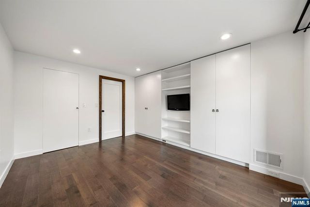 417 Ellery Court, Edgewater, NJ 07020