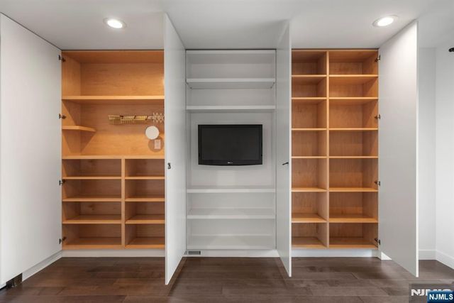 417 Ellery Court, Edgewater, NJ 07020