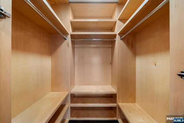 417 Ellery Court, Edgewater, NJ 07020