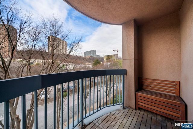 417 Ellery Court, Edgewater, NJ 07020