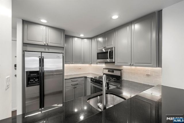 417 Ellery Court, Edgewater, NJ 07020