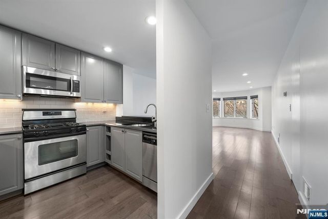 417 Ellery Court, Edgewater, NJ 07020