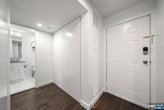 417 Ellery Court, Edgewater, NJ 07020