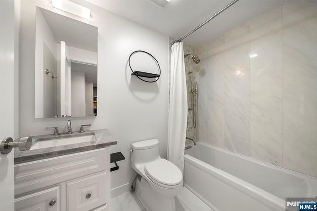 417 Ellery Court, Edgewater, NJ 07020