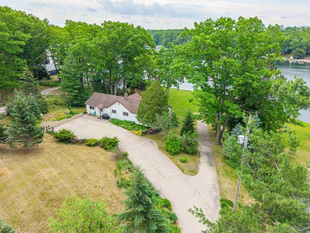 3152 Van Deusen Road, Harrison, MI 48625