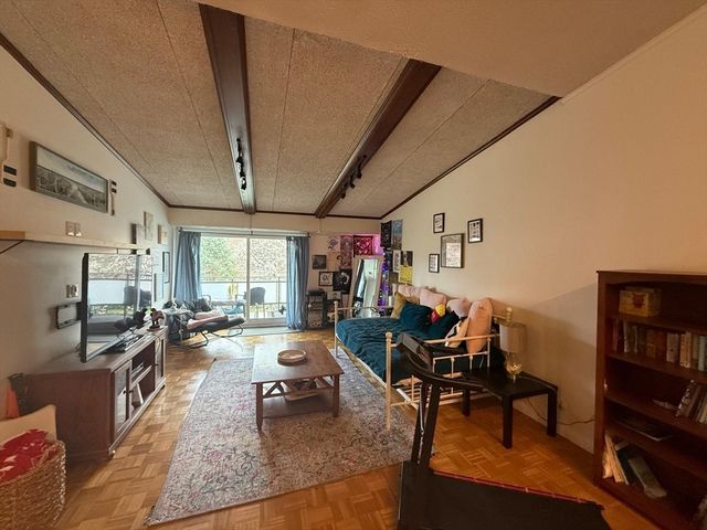 57 Broadlawn 20B, Boston, MA 02467