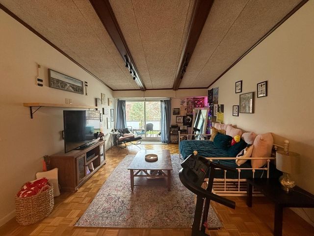 57 Broadlawn 20B, Boston, MA 02467