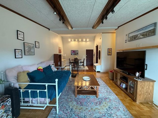 57 Broadlawn 20B, Boston, MA 02467