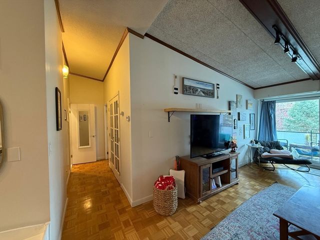 57 Broadlawn 20B, Boston, MA 02467