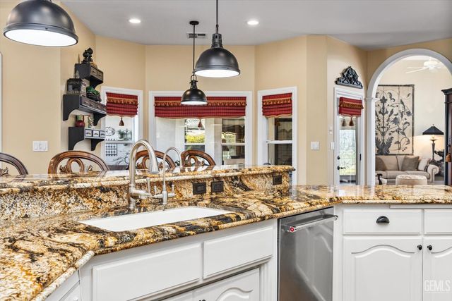 7008 Turquoise, Bakersfield, CA 93308