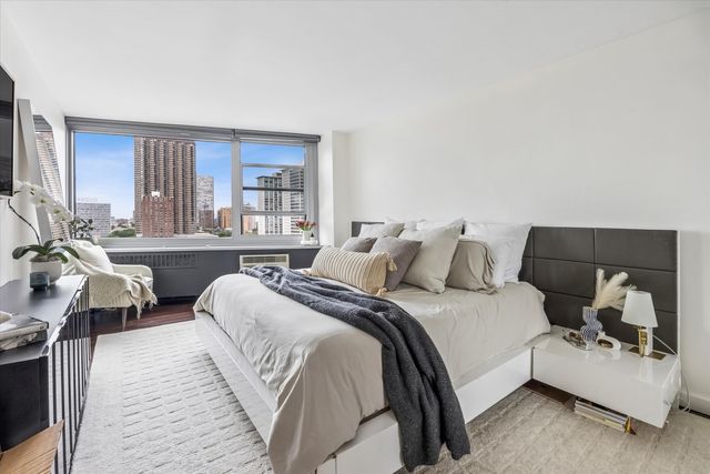 555 W Cornelia Avenue 1311, Chicago, IL 60657