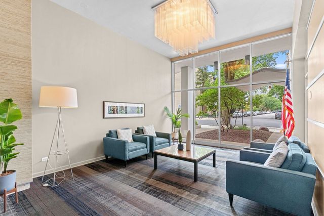 555 W Cornelia Avenue 1311, Chicago, IL 60657