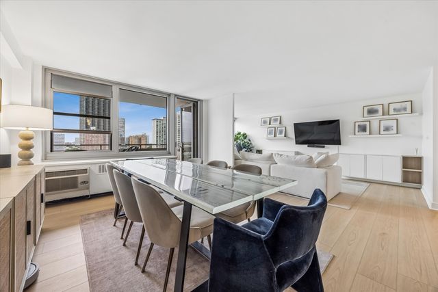 555 W Cornelia Avenue 1311, Chicago, IL 60657