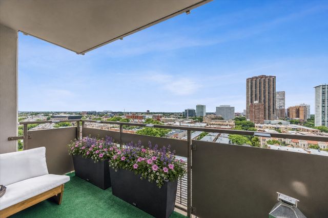 555 W Cornelia Avenue 1311, Chicago, IL 60657