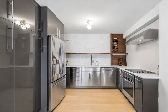 555 W Cornelia Avenue 1311, Chicago, IL 60657