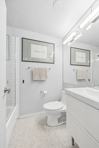 555 W Cornelia Avenue 1311, Chicago, IL 60657