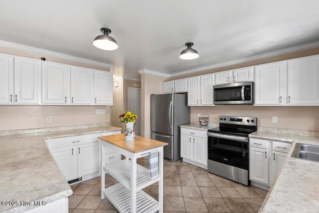 518 Raintree Road, Jacksonville, NC 28540