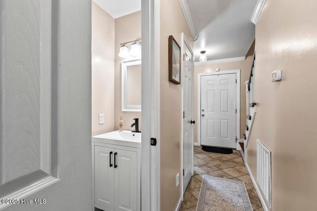 518 Raintree Road, Jacksonville, NC 28540