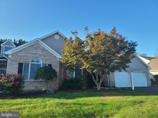 18727 DOVER DR, Hagerstown, MD 21742