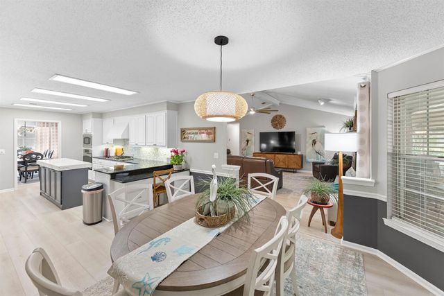 9 Leeward Court, Maumelle, AR 72113