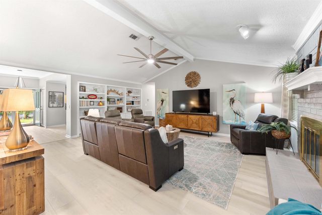 9 Leeward Court, Maumelle, AR 72113