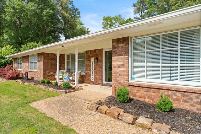 9 Leeward Court, Maumelle, AR 72113
