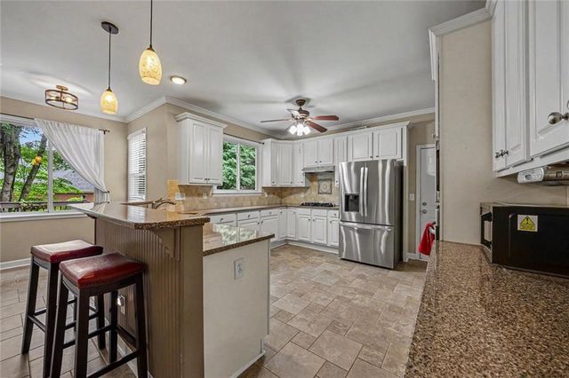 2400 Waters Edge Court NW, Acworth, GA 30101