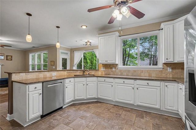 2400 Waters Edge Court NW, Acworth, GA 30101