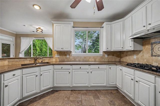 2400 Waters Edge Court NW, Acworth, GA 30101