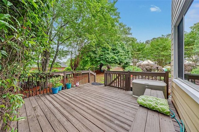 2400 Waters Edge Court NW, Acworth, GA 30101