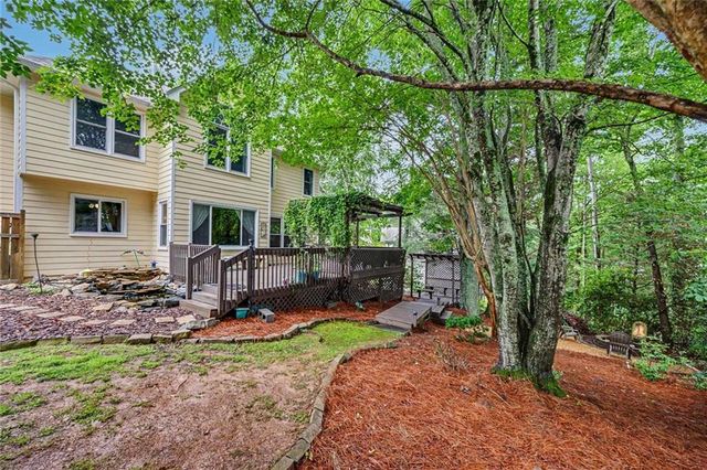2400 Waters Edge Court NW, Acworth, GA 30101