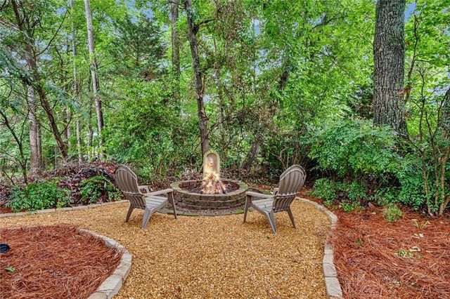 2400 Waters Edge Court NW, Acworth, GA 30101