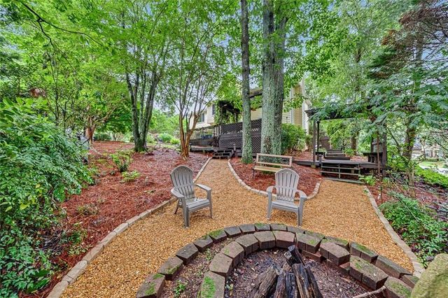 2400 Waters Edge Court NW, Acworth, GA 30101