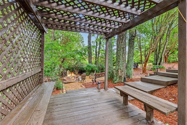 2400 Waters Edge Court NW, Acworth, GA 30101