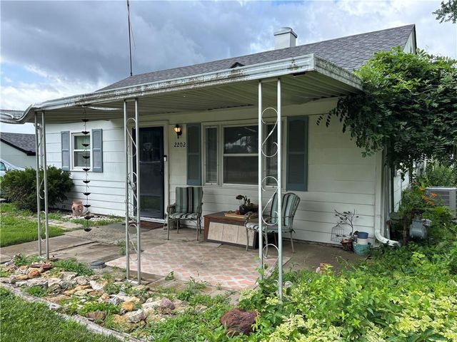 2202 S 37th Street, Kansas City, KS 66106