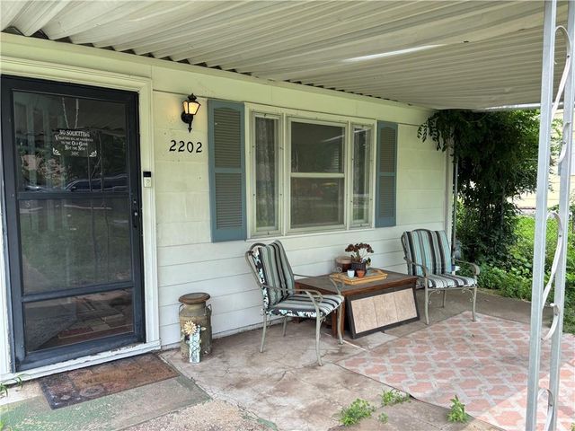 2202 S 37th Street, Kansas City, KS 66106