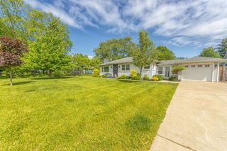 212 W Randolph Street, Douglas, MI 49406