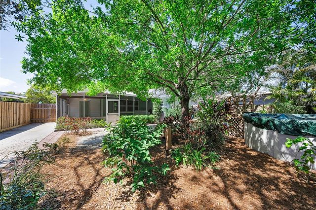 5901 10TH STREET N, St Petersburg, FL 33703