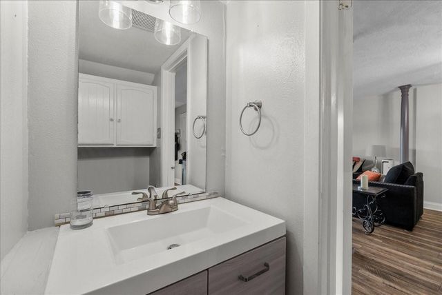 18204 Heritage Lane 8204, Houston, TX 77058