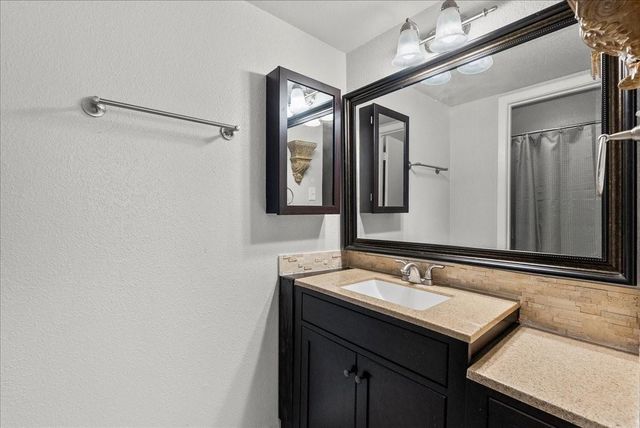 18204 Heritage Lane 8204, Houston, TX 77058
