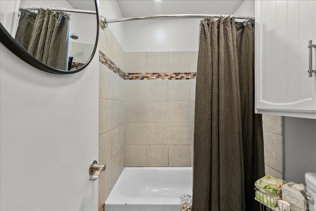 18204 Heritage Lane 8204, Houston, TX 77058