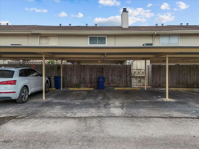 18204 Heritage Lane 8204, Houston, TX 77058