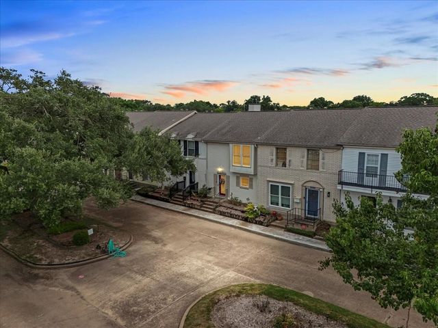 18204 Heritage Lane 8204, Houston, TX 77058