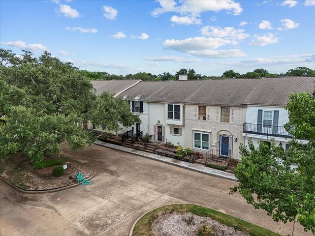 18204 Heritage Lane 8204, Houston, TX 77058