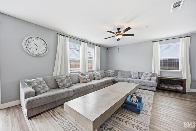 7215 Shooting Star Court, Bakersfield, CA 93311