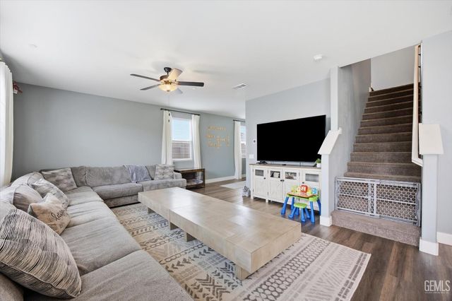 7215 Shooting Star Court, Bakersfield, CA 93311