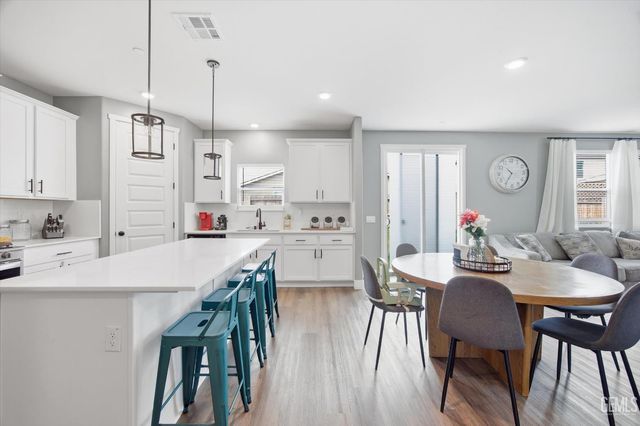 7215 Shooting Star Court, Bakersfield, CA 93311